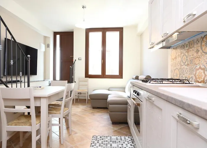 Terrazza Della Rocca 別荘 チェファル